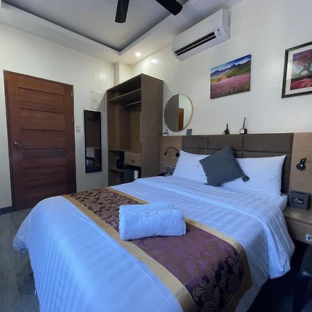 Casa Marco Suites Puerto Galera Powered By Cocotel Exterior photo
