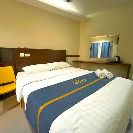 Casa Marco Suites Puerto Galera Powered By Cocotel Exterior photo